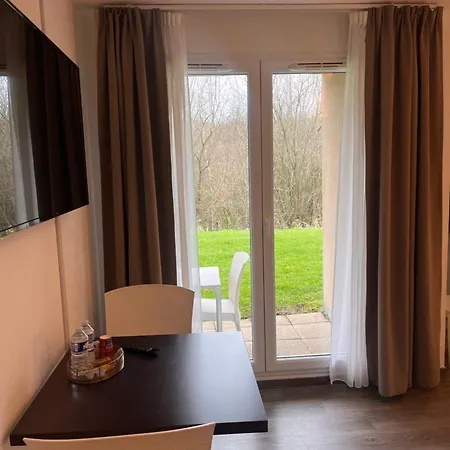 Moderne Avec Terrasse à 5 Min De Honfleur Parking Et Piscine Équemauville