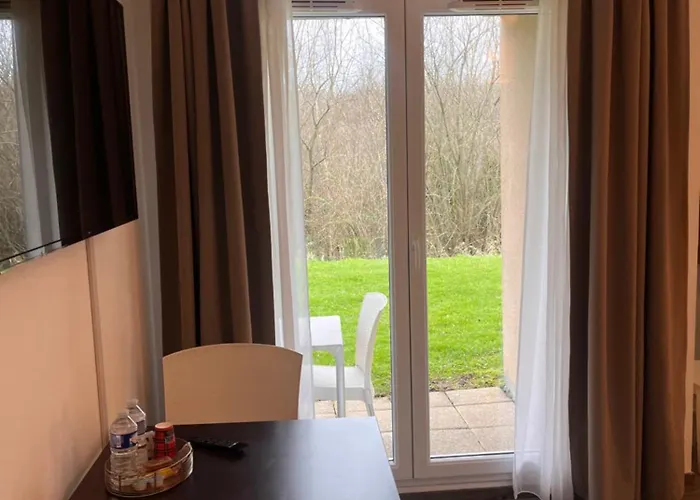 Standing Avec Terrasse Pres De Honfleur Parking Et Piscine Équemauville